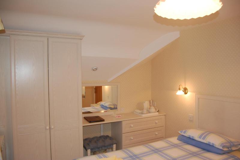 Standard Single Room with Shower image 3