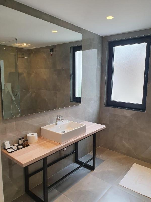 Double or Twin Room with Side Sea View image 2