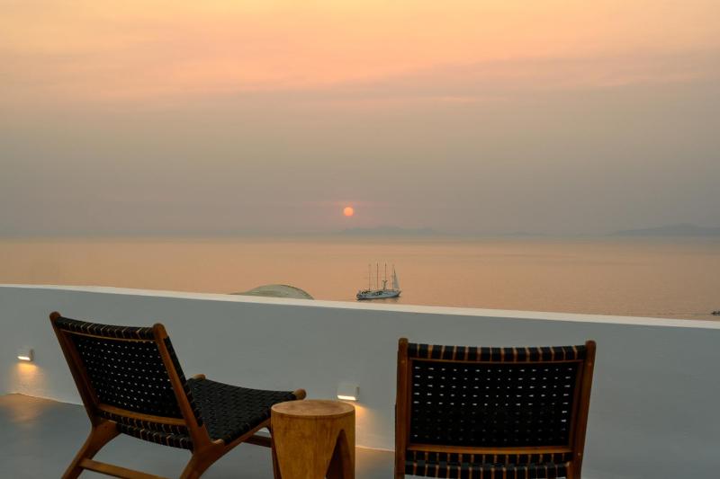 Cape Suite Oia - image 4