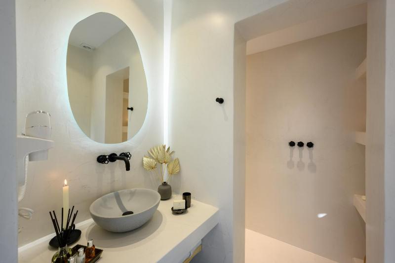 Cape Suite Oia - image 19