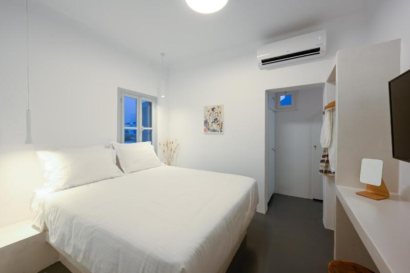 Cape Suite Oia - image 36