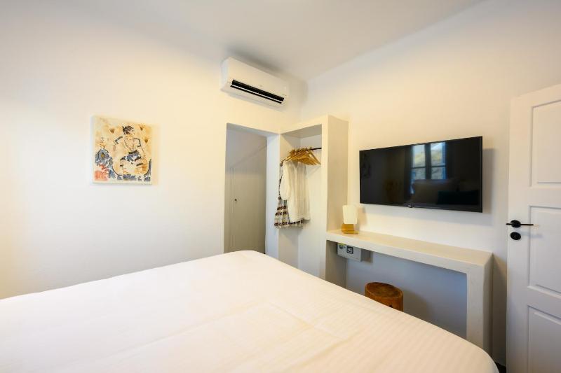 Cape Suite Oia - image 35