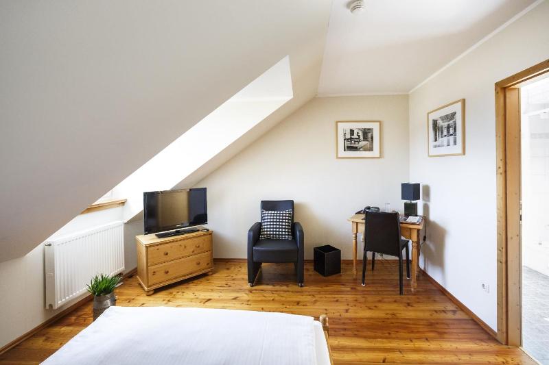 Single Room with Shower image 1