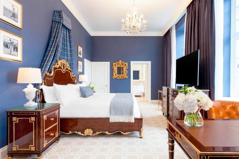 Superior King Room image 2