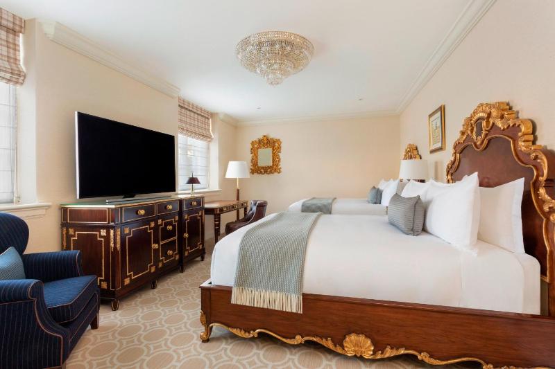 Deluxe Double Room with Two Double Beds image 3