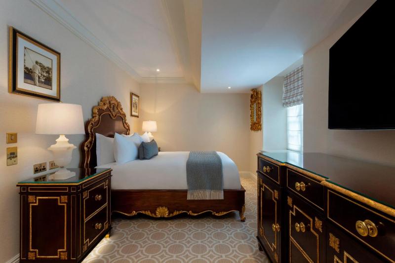 Deluxe Double Room image 1