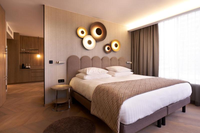 One-Bedroom Suite image 1