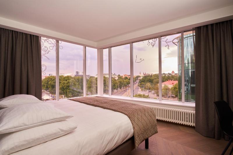 One-Bedroom Suite image 3