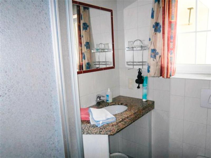 Double Room with Balcony image 4