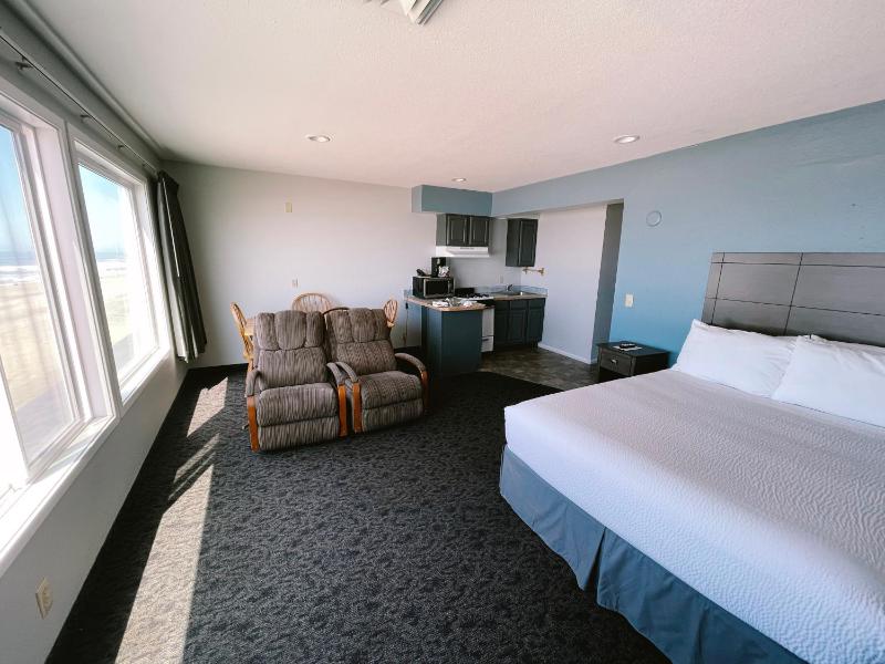 Queen Room with Two Queen Beds - Second Floor image 3