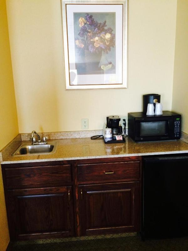 King Suite with Bathtub - Mobility Accessible/Non-Smoking image 2