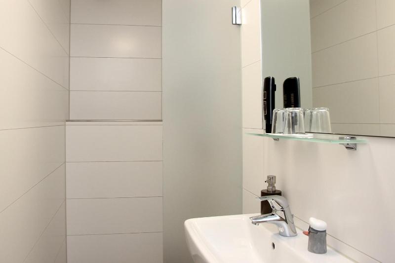 Double Room with Balcony and Lake View image 4