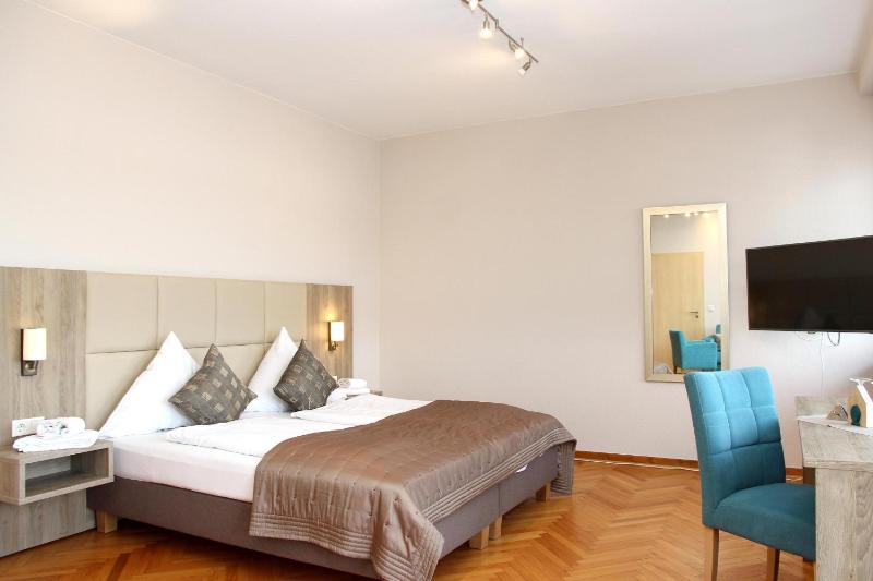 Double Room with Terrace image 3