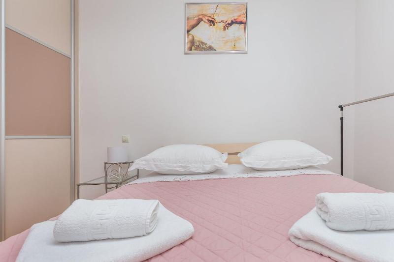 One-Bedroom Apartment image 4