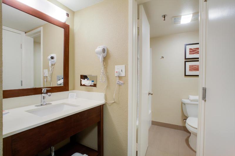 Deluxe Room, 1 King Bed with Whirlpool, Non Smoking image 2