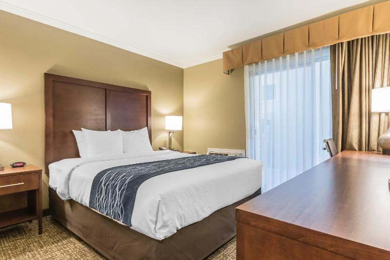 Standard Room, 1 Queen Bed, Non Smoking image 4