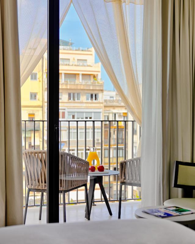 Deluxe Double or Twin Room with Terrace image 3