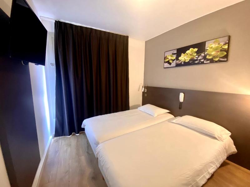 Hotel Victor Hugo - image 19