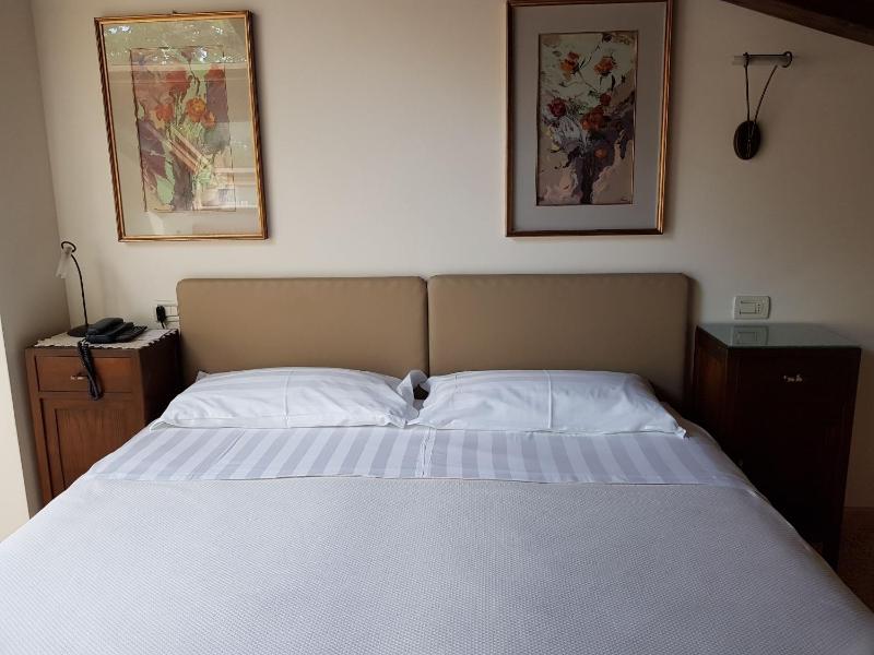 Double Room image 2