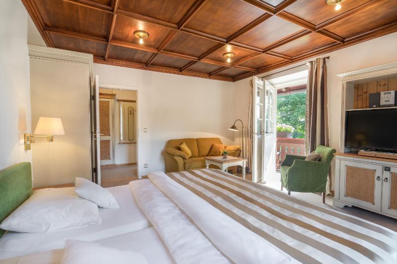Double Room with Balcony image 3