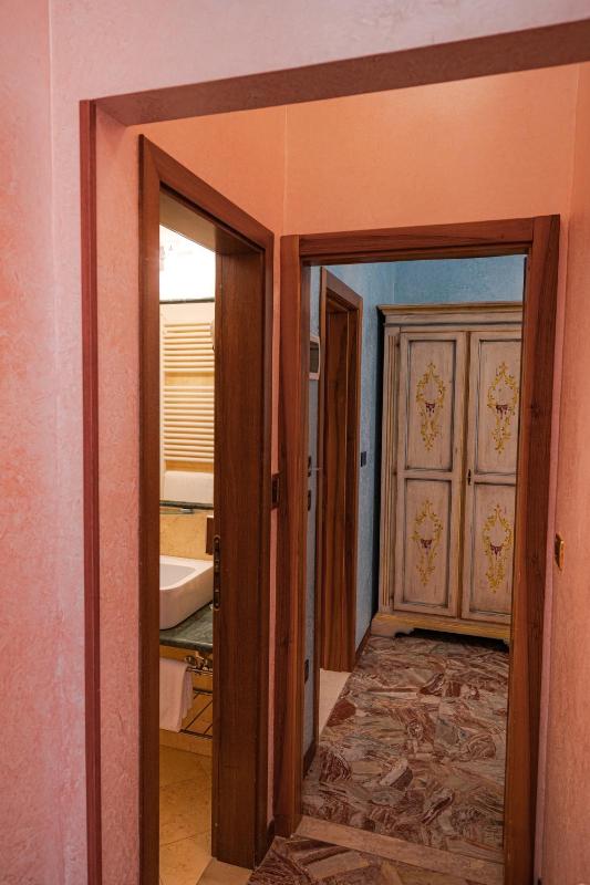 Standard Single Room with Private External Bathroom image 3