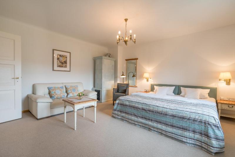 Double Room with Garden View image 4