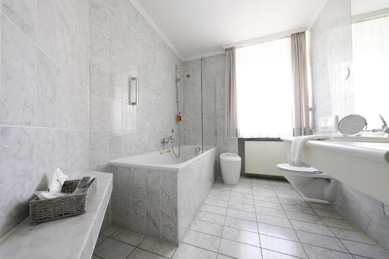 Deluxe Double Room image 4