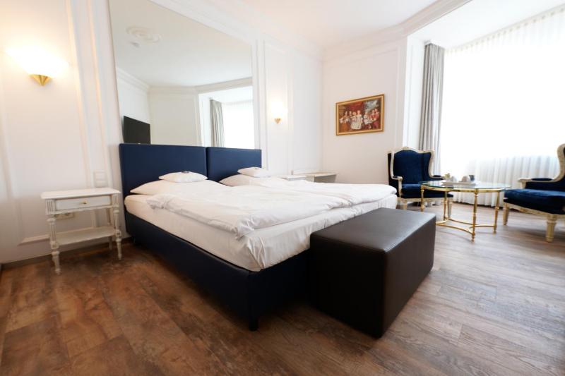 Deluxe Double Room image 3