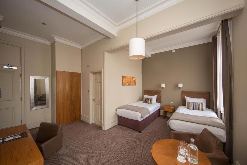 Twin Room  image 4