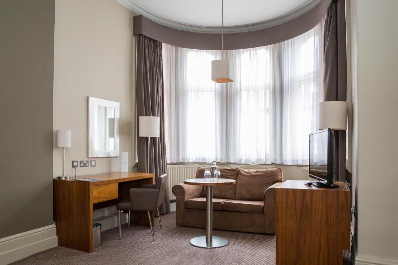 Superior King Room  image 2