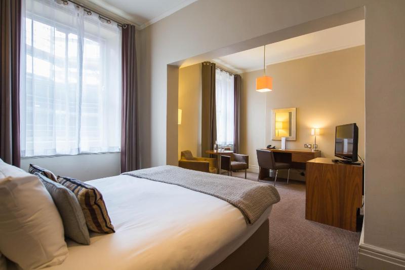 Superior King Room  image 3