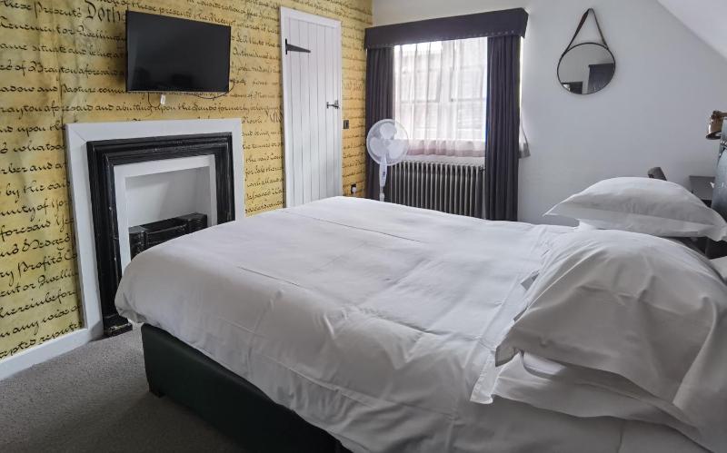 Classic Double Room image 2