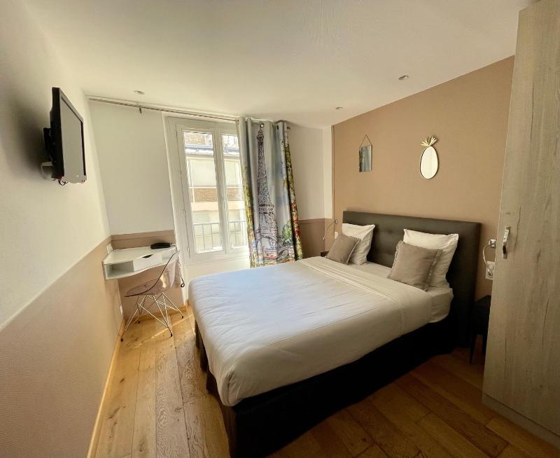 Double Room with Shower image 2