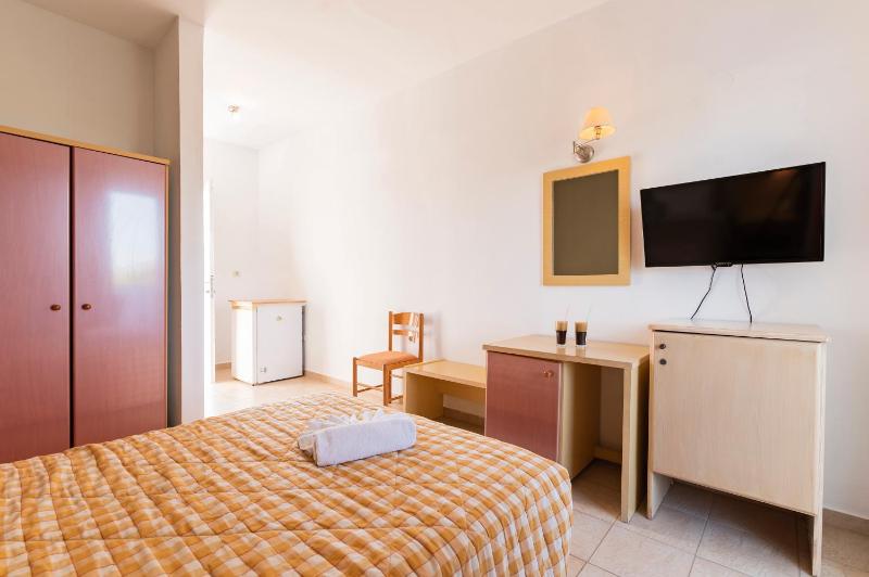 Standard Double or Twin Room with Sea View image 4