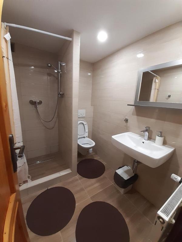 Twin Room image 4