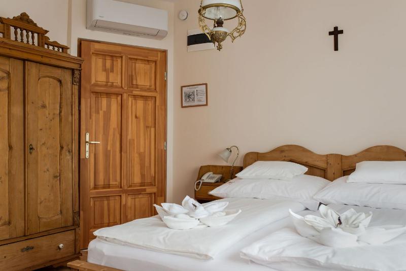Double Room with Extra Bed image 4