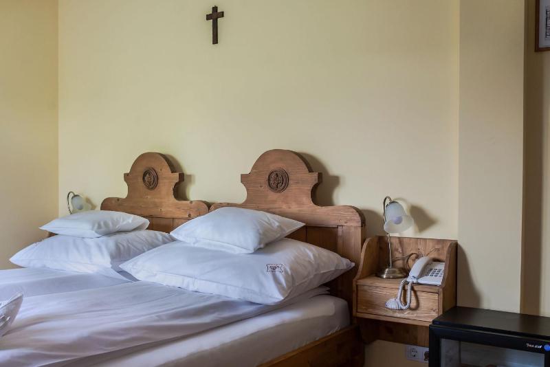 Double Room with Extra Bed image 3