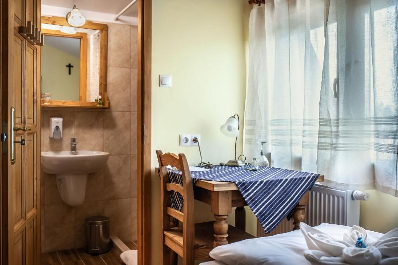 Standard Single Room image 4