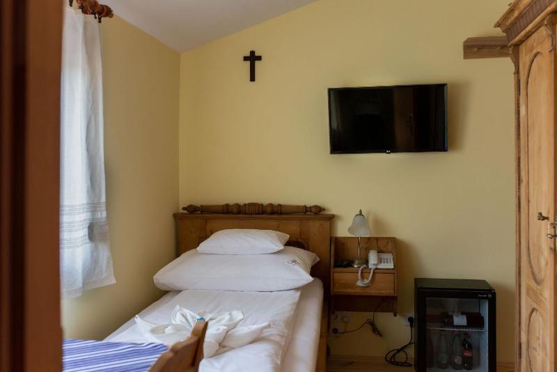 Standard Single Room image 3