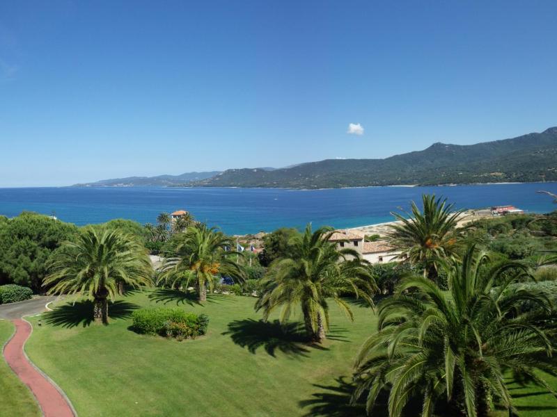 One-Bedroom Apartment with Sea View (2 Adults+2 Children) image 4