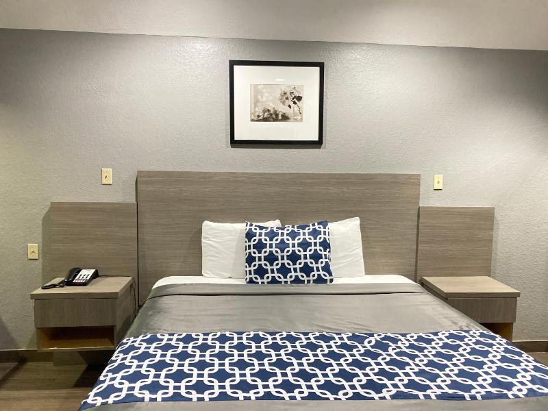 Island Suites Hobby Airport - image 34