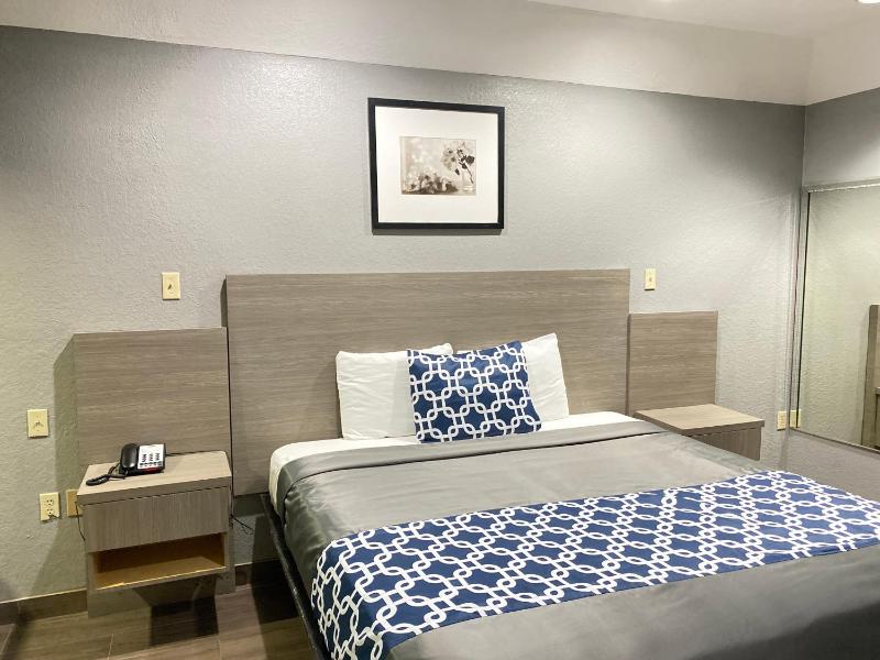 Island Suites Hobby Airport - image 41