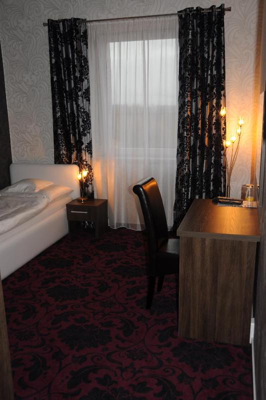 Single Room image 4