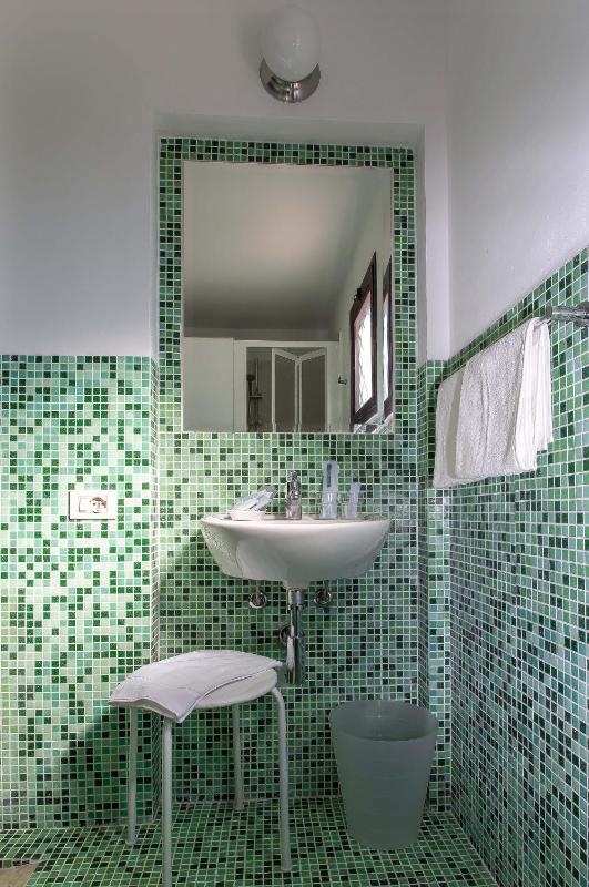 Double Room image 4
