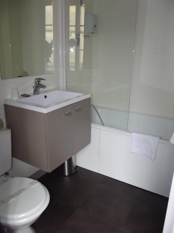 Single Room image 3