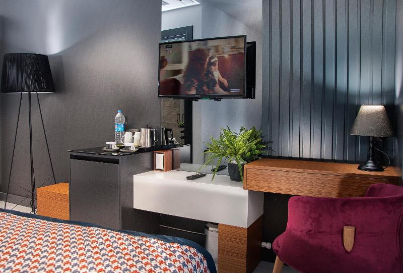 Standard Double Room image 3
