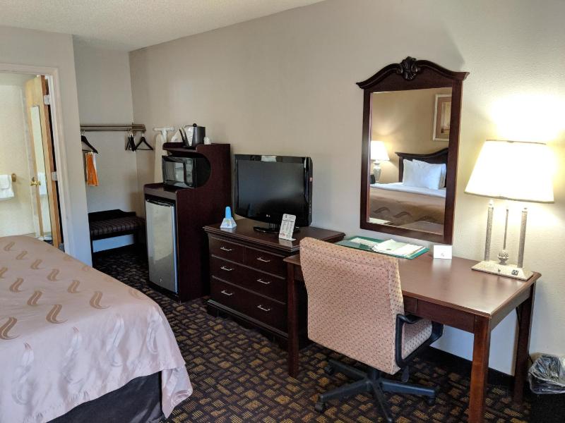 King Room - Mobility Accessible/Non-Smoking image 2
