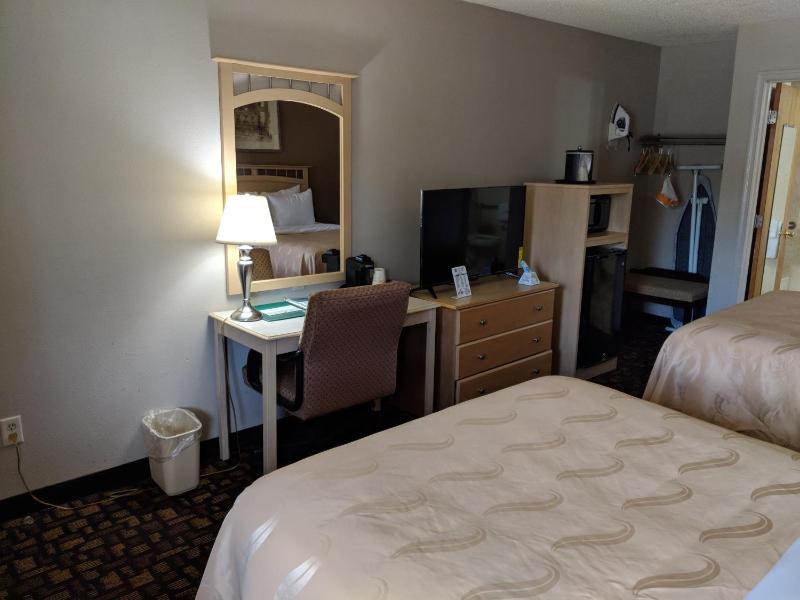 Double Room with Two Double Beds - Accessible/Non-Smoking image 3