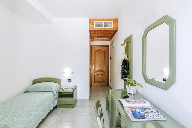 Standard Single Room image 4