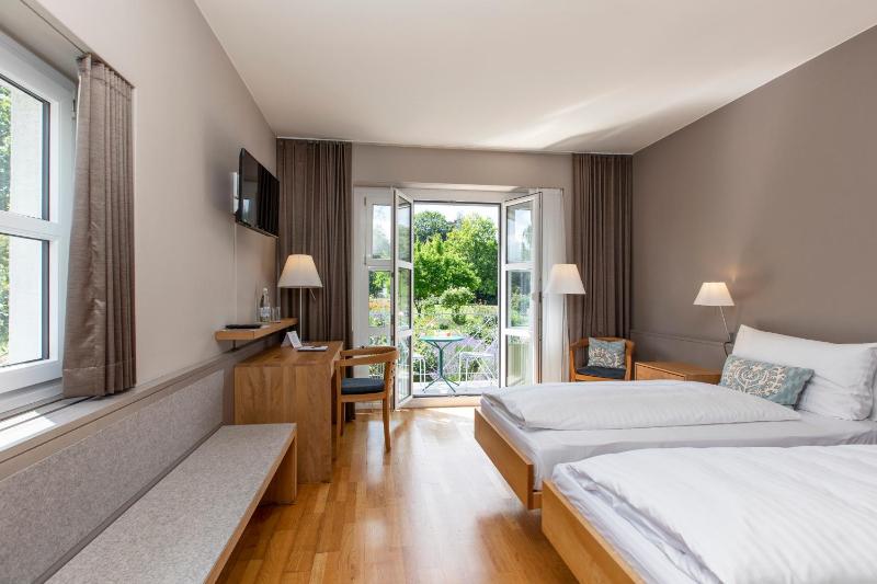 Double Room image 2